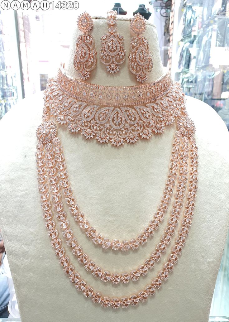 Lustra Ratna Necklace Set