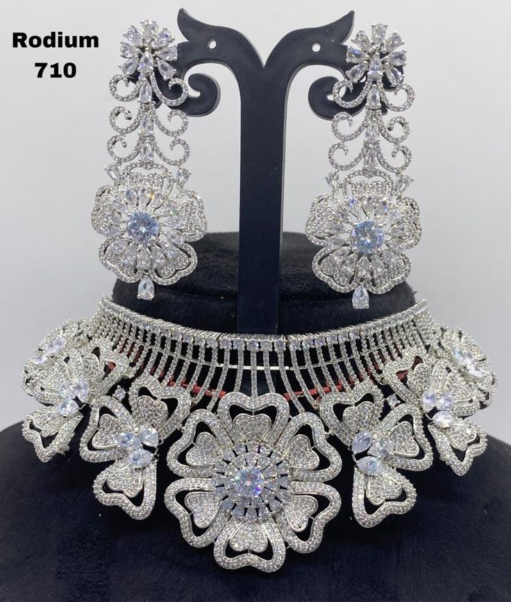 Ello Neckwear Necklace Set